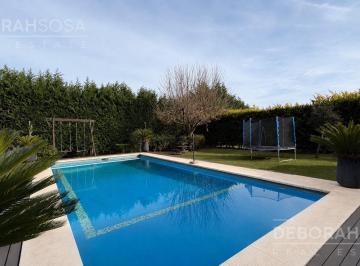Casa · 210m² · 8 Ambientes · 5 Cocheras · Casa en Venta, 5 Dorm. - Piscina y Parquizado - en Cantón - Escobar