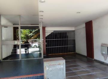 Departamento · 37m² · 2 Ambientes · Hermoso 2 Ambientes Al Frente, Balcon, Patio, Cochera, Baulera. Ideal Inversor