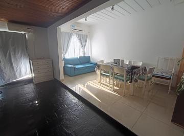 Casa · 105m² · 3 Ambientes · 1 Cochera · Casa en Lote Propio de Tres Ambientes con Patio, Ferre 6400 - Villa Lugano