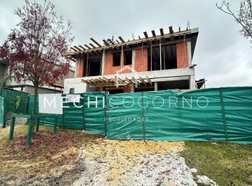 Casa · 292m² · 5 Ambientes · 2 Cocheras · Casa Venta de 4 Dorm. en Carpinchos, Nordelta