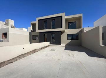 Casa de 5 ambientes, Córdoba · Docta - 3 Dorm / 2 Baños + Caldera y Radiadores!