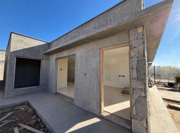 Casa · 93m² · 4 Ambientes · 1 Cochera · Venta Casa Categoria Bº Privado Terravitta, Maipú