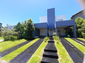 ISN-ISN-2850_2 · Casa 0 Ambientes 3 Dorm.. | Av Constitucion