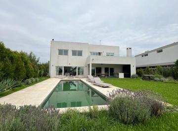 Casa · 280m² · 5 Ambientes · 2 Cocheras · Venta Casa C/alquiler 5 Amb a La Laguna Barrio San Benito Villanueva Tigre
