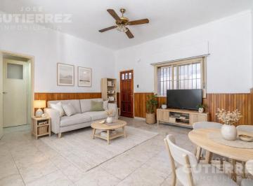 Casa · 291m² · 8 Ambientes · 1 Cochera · Casa en Venta Tipo Chalet de 5 Dorm., Patio, Terraza, Garage, Quincho y Local Comercial