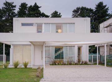 Casa · 148m² · 5 Ambientes · 3 Cocheras · Casa - Villa Elisa