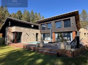 Casa · 236m² · 6 Ambientes · 1 Cochera · Casa en Venta en Chapelco Golf y Resort