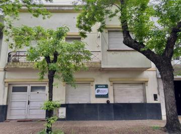 Casa · 213m² · 5 Ambientes · 2 Cocheras · Casa Centrica - Venta en Lujan