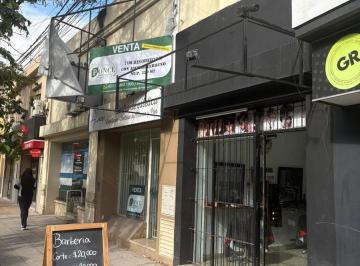 Local comercial · 160m² · 4 Ambientes · Dos Locales Centricos con Amplio Lote Al Fondo