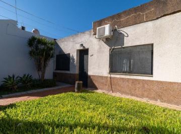 Casa · 103m² · 4 Ambientes · Venta - Casa 2/3 Dorm. con Patio
