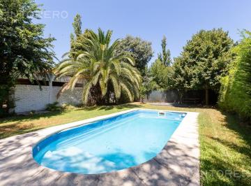 Casa · 232m² · 5 Ambientes · 4 Cocheras · Casa en Venta en Parque Leloir, Pileta - Financia - Acepta Permuta