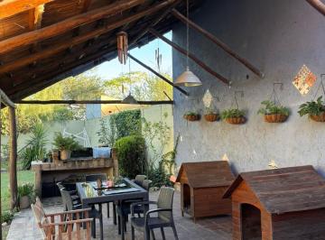 Casa · 156m² · 8 Ambientes · 2 Cocheras · Hermosa Casa de Tres Dorm. a La Venta en Barrio El Refugio