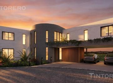 Casa · 205m² · 5 Ambientes · 2 Cocheras · Casa en Venta