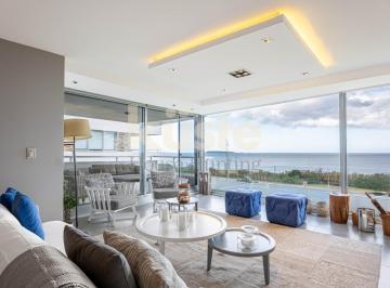 Departamento · 4 Ambientes · 2 Cocheras · Departamento Frente Al Mar en Playa Mansa 3 Suites y Amenities