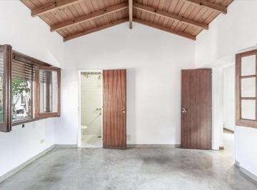 Casa · 156m² · 4 Ambientes · 1 Cochera · Venta / Sarmiento 2800 / Casa en Lote Propio / 4 Ambientes / Caseros / Propicia
