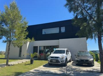 Casa · 200m² · 5 Ambientes · 2 Cocheras · Oportunidad! Venta de Casa Moderna en Dos Plantas con Pileta en Naudir Lote Al Rio Etapa 2