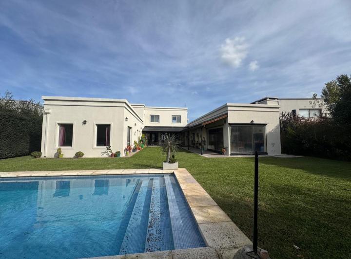 Casa · 306m² · 5 Ambientes · 2 Cocheras