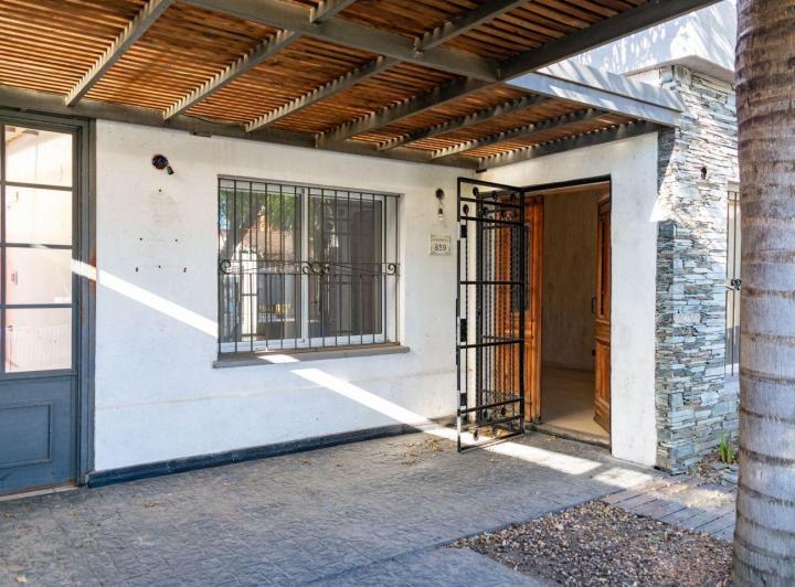 Casa · 248m² · 4 Ambientes · 1 Cochera