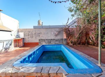 Casa · 140m² · 4 Ambientes · 3 Cocheras · Casa en Merlo Centro 4 Ambientes con Cochera y Pileta