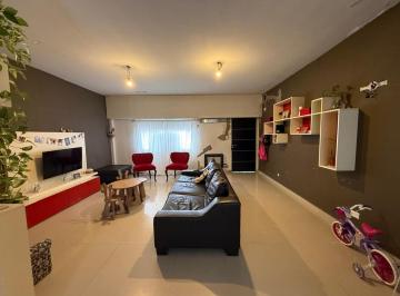 Casa · 217m² · 5 Ambientes · 1 Cochera · Moderna Casa 5 Ambientes en Martínez + Dpto