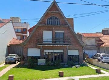 Casa de 4 ambientes, Mar del Plata · Chalet Frente Al Mar, con Parque.