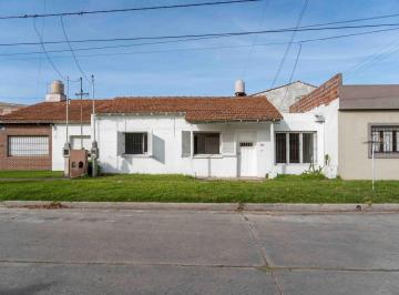 Casa · 75m² · 4 Ambientes · Casa 4 Amb a Reciclar