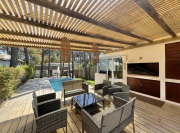 Casa · 600m² · 5 Ambientes · 1 Cochera · Casa en Montoya