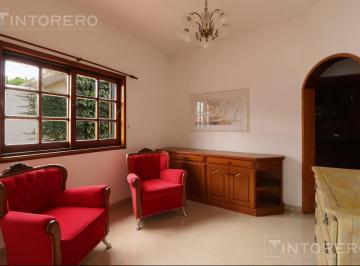 Casa · 170m² · 4 Ambientes · 3 Cocheras · Casa en Venta de 5 Ambientes con Parque en Moreno