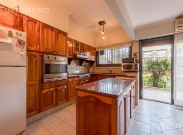 Casa · 260m² · 5 Ambientes · 2 Cocheras · Venta Casa de 5 Ambientes en San Justo Apto Credito