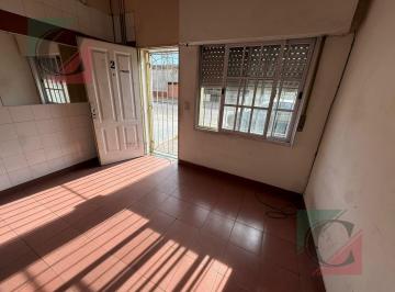 Casa · 50m² · 2 Ambientes · Alquiler Dos Ambientes Lanus Oeste