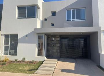 Casa · 165m² · 5 Ambientes · 2 Cocheras · Housing Patagonia Village Alquiler Tres Dorm. Valle Escondido - Zona Norte