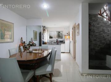 Casa · 79m² · 3 Ambientes · 1 Cochera · Apta Crédito - Venta Casa 3 Ambientes con Cochera, Patio, Lavadero y Balcón en Sarandí