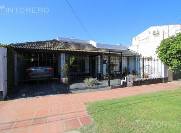 Casa · 91m² · 3 Ambientes · 1 Cochera · Venta Casa 3 Ambientes con Parque, Quincho y Cochera en Merlo