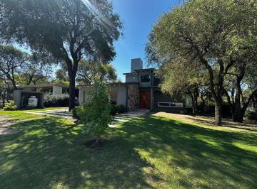 Casa · 230m² · 6 Ambientes · 2 Cocheras · Venta Casa 3 Dorm. en Valle del Golf