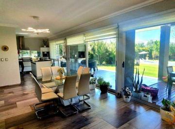 Casa · 230m² · 6 Ambientes · 2 Cocheras · Venta Casa 3 Dorm. en Valle del Golf