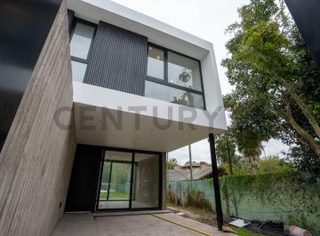 Casa · 141m² · 3 Dormitorios · 1 Cochera · Venta Casa en Gonnet