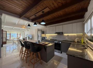 Casa de 4 ambientes, Córdoba · Poeta Lugones - Casa 2/3 Dorm Jardín y Piscina - 170 m² Cub / 286 m² Terr