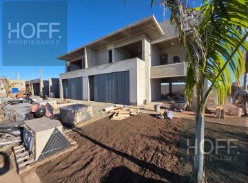 Casa · 196m² · 5 Ambientes · 2 Cocheras · Dúplex Atenea 4 Dorm. con Financiación - Barrio Santa Mónica Zona Libertad
