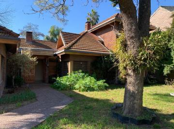 Casa · 600m² · 8 Ambientes · 1 Cochera · Venta de Casa en Hurlingham
