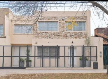 Casa de 5 ambientes, Esteban Echeverría · Casa 5 Ambientes | 236 m² Cubiertos | Piscina 4x8 | Quincho | Garage Doble / Dvh
