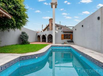 Casa · 117m² · 5 Ambientes · 3 Cocheras · Venta Casa 5 Ambientes con Cochera, Jardín y Pileta en Villa Madero