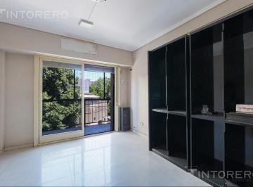 Departamento · 60m² · 3 Ambientes · Departamento de 3 Ambientes en Floresta en Venta Al Frente con Balcón, Luz Todo El Día.