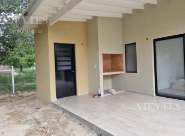Casa · 73m² · 3 Ambientes · 1 Cochera · Casa en Loma Verde