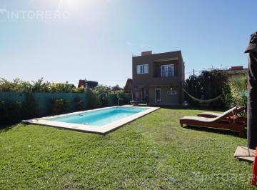 Casa · 57m² · 4 Ambientes · 1 Cochera · Venta Casa 4 Amb. en Barrio "Haras El Terraplen" con Pileta y Parque