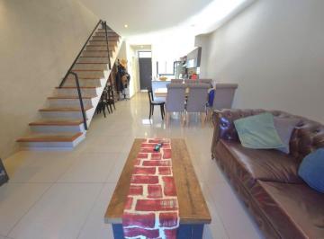 Casa · 125m² · 5 Ambientes · 1 Cochera · Venta Casa Duplex 5 Ambientes Olivos Golf Nueva