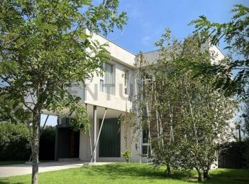 Oficina comercial · 190m² · 5 Ambientes · 2 Cocheras · Venta Casa de 5 Ambientes en Venta – Barrio Privado Arenas del Sur, Mar del Plata