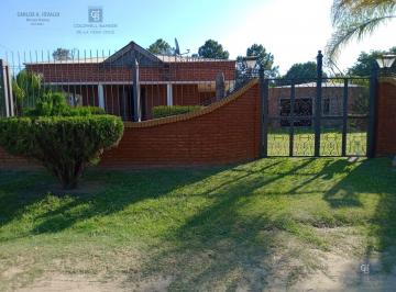 Casa · 214m² · 3 Ambientes · 3 Cocheras · Casa en Arroyo Leyes: Amplio Parque, Importante Salón, Pileta. Confort a Minutos de Santa Fe
