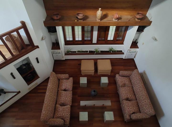 Casa · 371m² · 8 Ambientes · 3 Cocheras