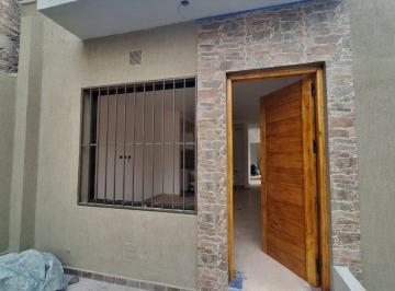 Casa · 75m² · 4 Ambientes · 1 Cochera · Venta de Casa a Estrenar con Patio en Carrodilla