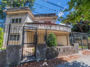 Casa · 216m² · 6 Ambientes · 1 Cochera · Vendo Casa 4 Dorm. Prado Garaje Fondo